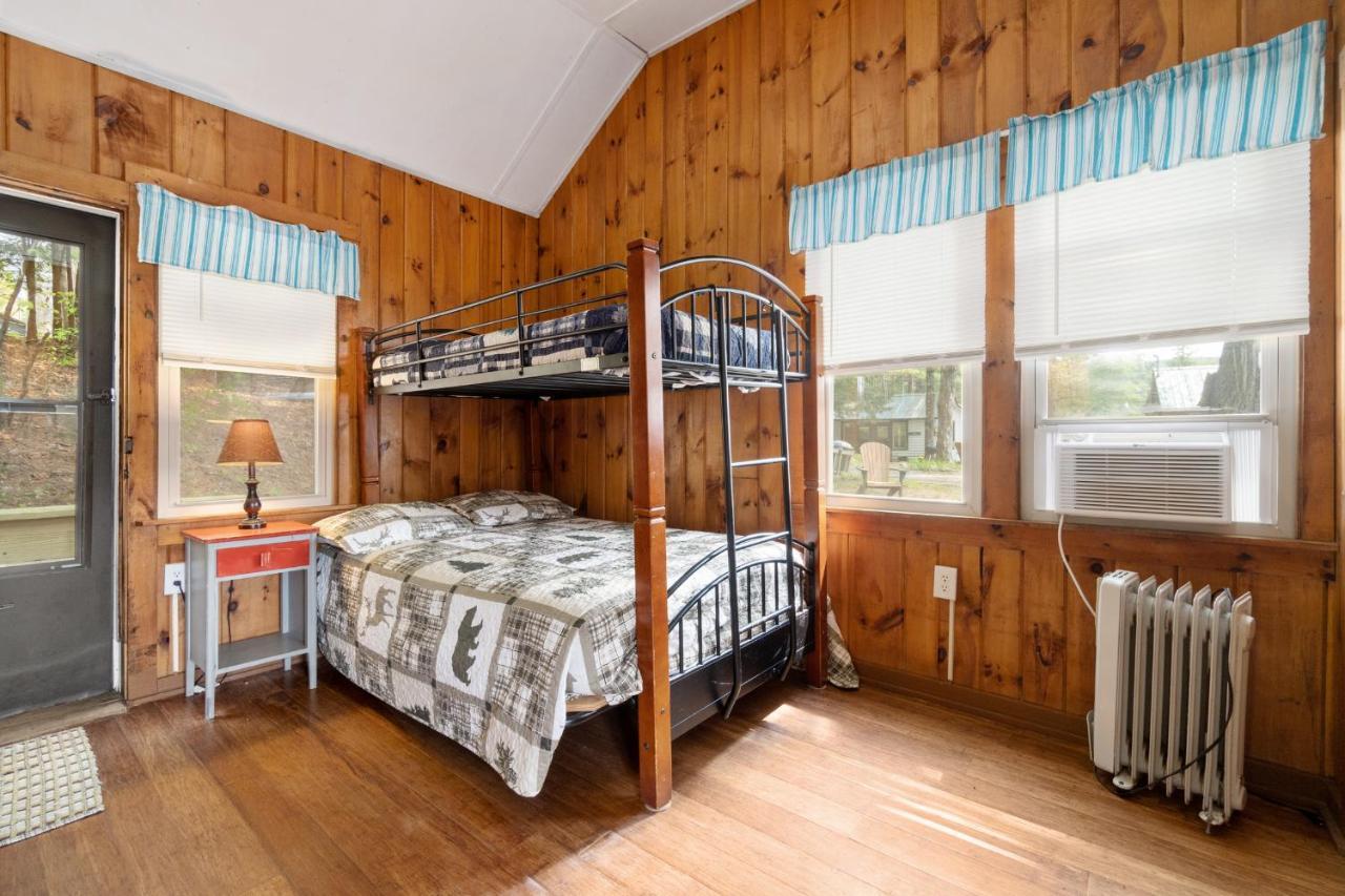 Hide-A-Way Waterfront Cottages レイク・ルザーン エクステリア 写真